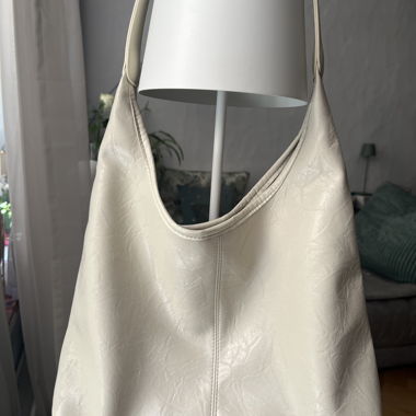 Cremefarbene Hobo-Tasche