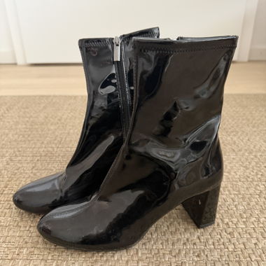 Bottines vernies noires à talon
