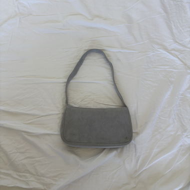 Vintage Brandy Melville graue Schultertasche aus Wildleder