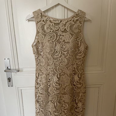 Robe dentelle doublée