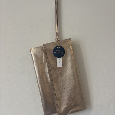Accessorize pochette da polso in pelle dorata