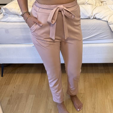 Rosa Stoffhose mit Gürtel / Grösse: 36