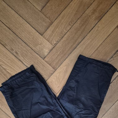 schwarze baggy parachute pants