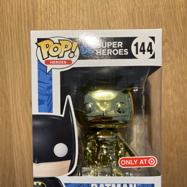 Funko pop Batman Or Chrome Only at