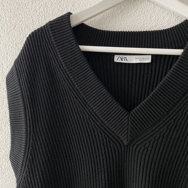 Knit sweater vest