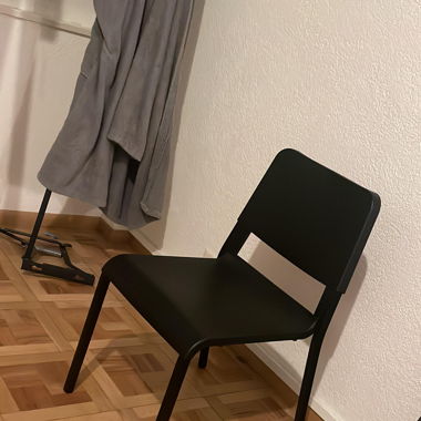 tavola 80/130 x 70          3 sedie nuove solo