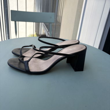 Schwarze Sandalen mit Zara-Absatz