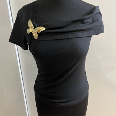 Schwarzes Off-Shoulder-Top