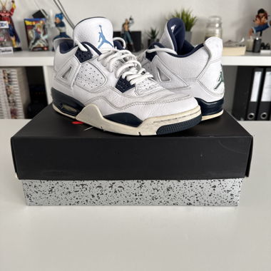 Nike Air Jordan 4 Retro Legend Blue Sneaker