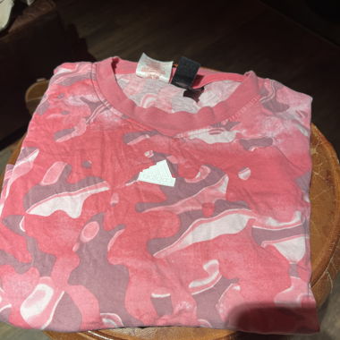 T-shirt Adidas camouflage rose