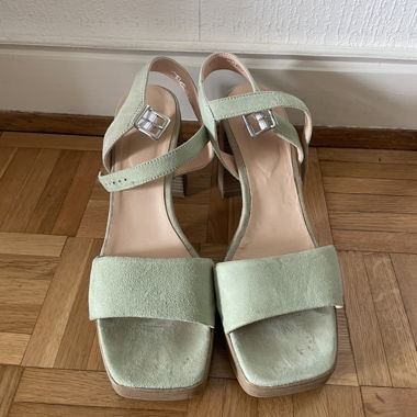 Sandales à talons blocs en daim vert menthe