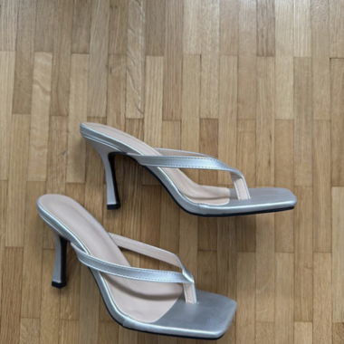 Mules con tacco argentate