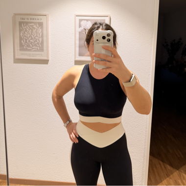 Oysho Perfect Adapt sports bra and leggings - unworn