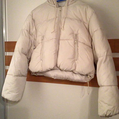 White winter puffer jacket with cotton beanie