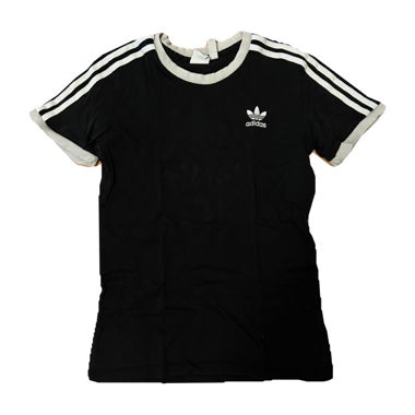 Schwarzes Adidas-T-Shirt