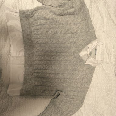 Grauer Strickpullover-Layer