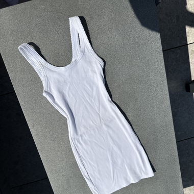 Robe blanche moulante courte été 