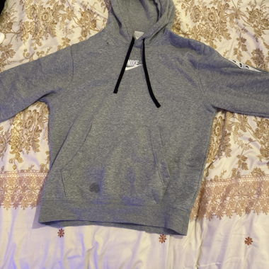 Sweat a capuche Nike gris