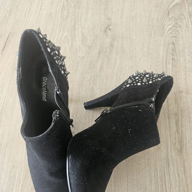 Hohe Damenschuhe, Pumps