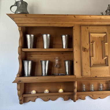 Antiker Wandschrank