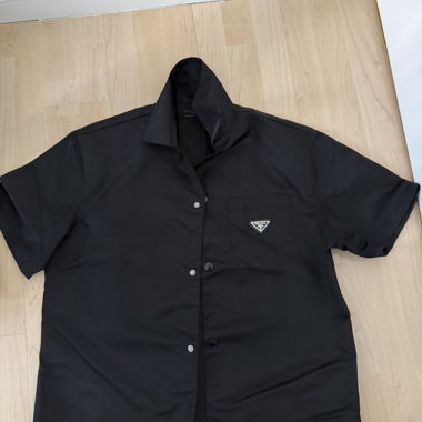 Camicia nera a maniche corte Prada
