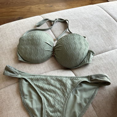Grüner Bikini