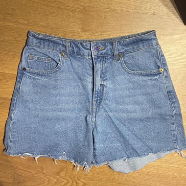 Blaue Shorts 