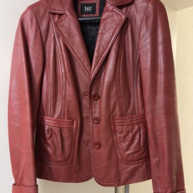 Veste en cuir rouge vintage