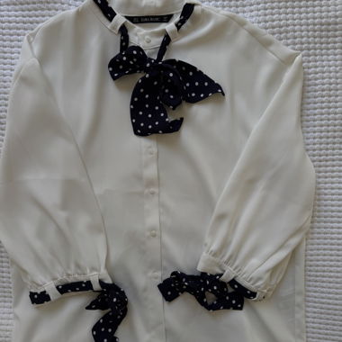 ZARA BASIC Bluse mit Punkten, Grösse M