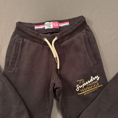 Schwarze Jogginghosen