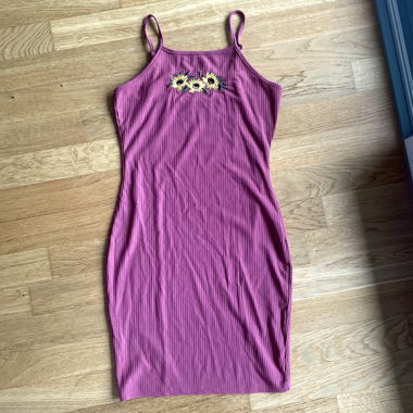 Robe moulante avec broderie de tournesols