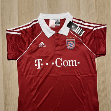 Bayern's retro home football jersey 2005-2006