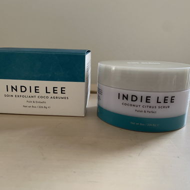 Scrub al cocco e agrumi Indie Lee, Nuovo