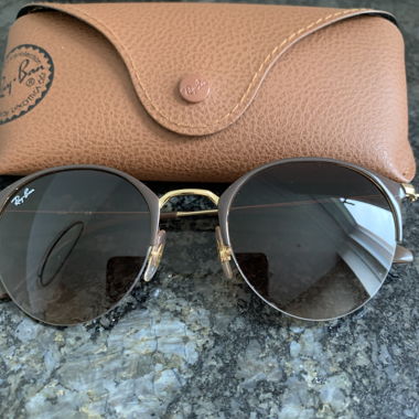 Lunettes de soleil Ray-Ban avec étui
