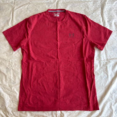 T-shirt Under Armour rouge tricot épais oversized