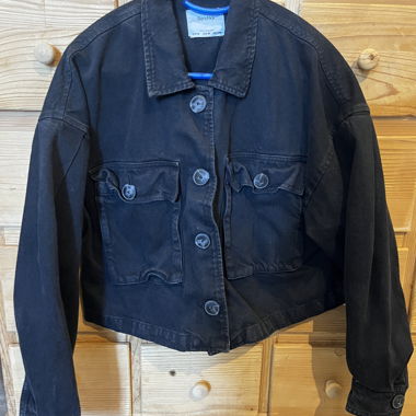 Schwarze Bershka Kurzjacke