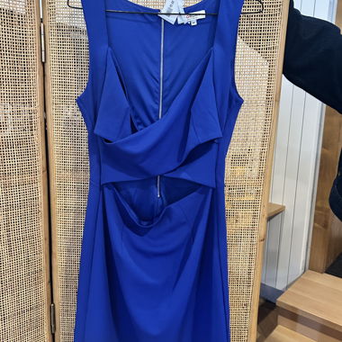Blaues ärmelloses Kleid