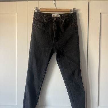 Low waist black jeans