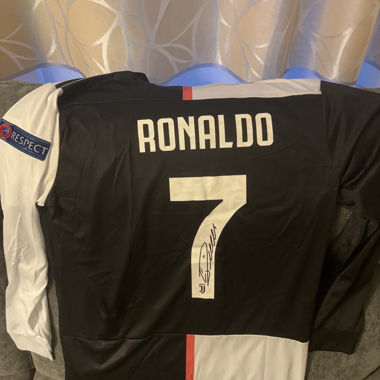 Juventus CristianoRonaldo with signature