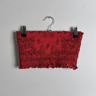 Haut bandeau en dentelle rouge