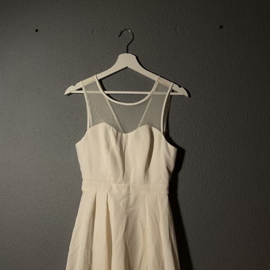 weisses cocktail-kleid 