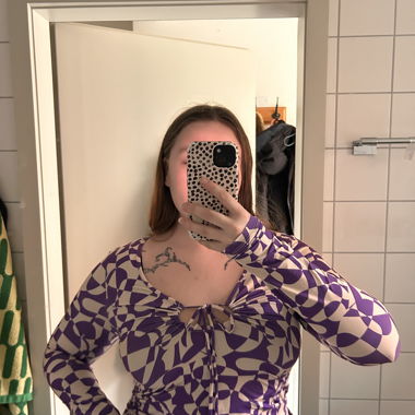 Chemise imprimée funky avec découpe