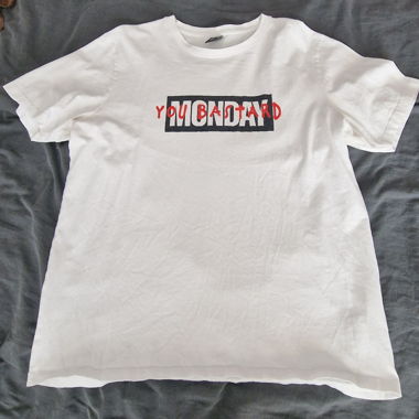 T-shirt bianca con grafica