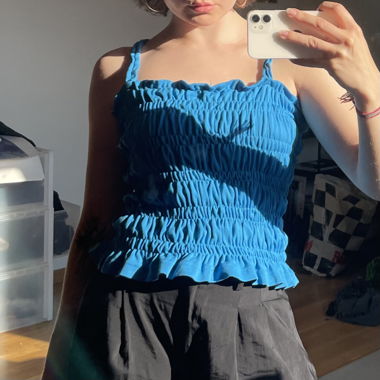 blaues Top