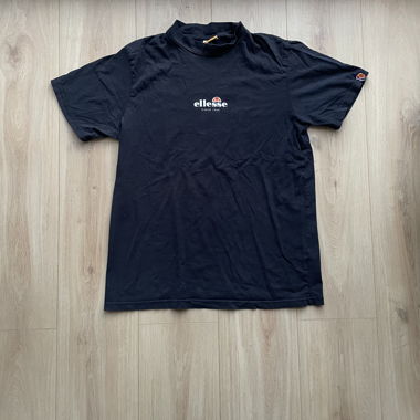 Ellesse mit kleinen Kragen T-shirt (M)