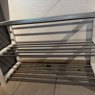 White/metal shoe rack