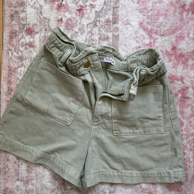 Khaki Shorts mit Taschen