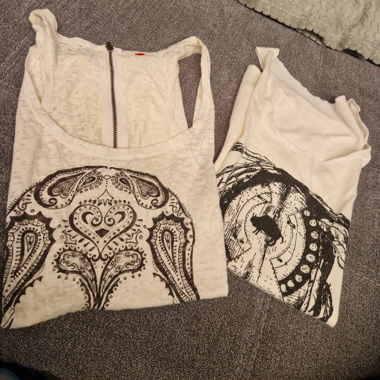 2 tank tops with print