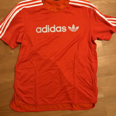 T-shirt Adidas rossa con logo, taglia L