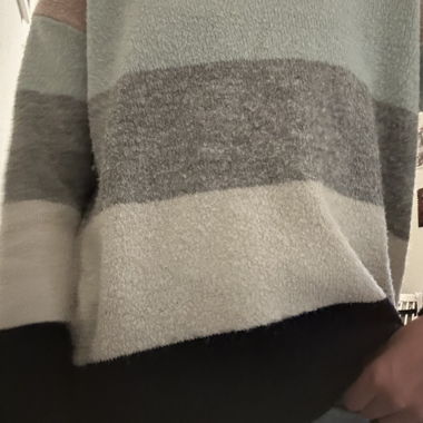 Maglione a righe in belle tonalità